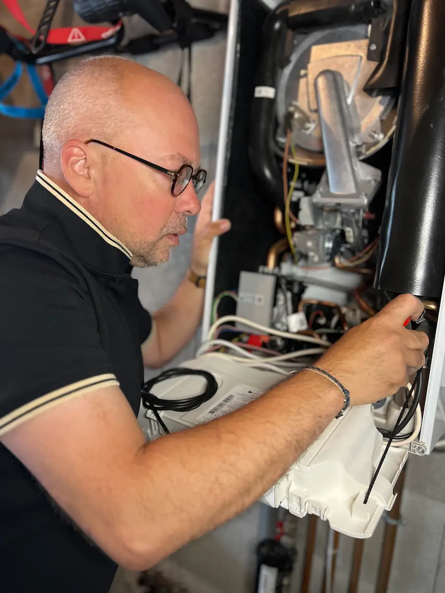 Pierre Bousquet, artisan plombier STENB